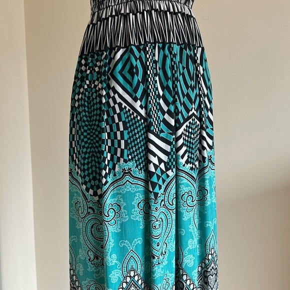 Green Envelope LA Size S Tube-Top Maxi Dress — Sleek & Elegant Silhouette - Picture 3 of 7